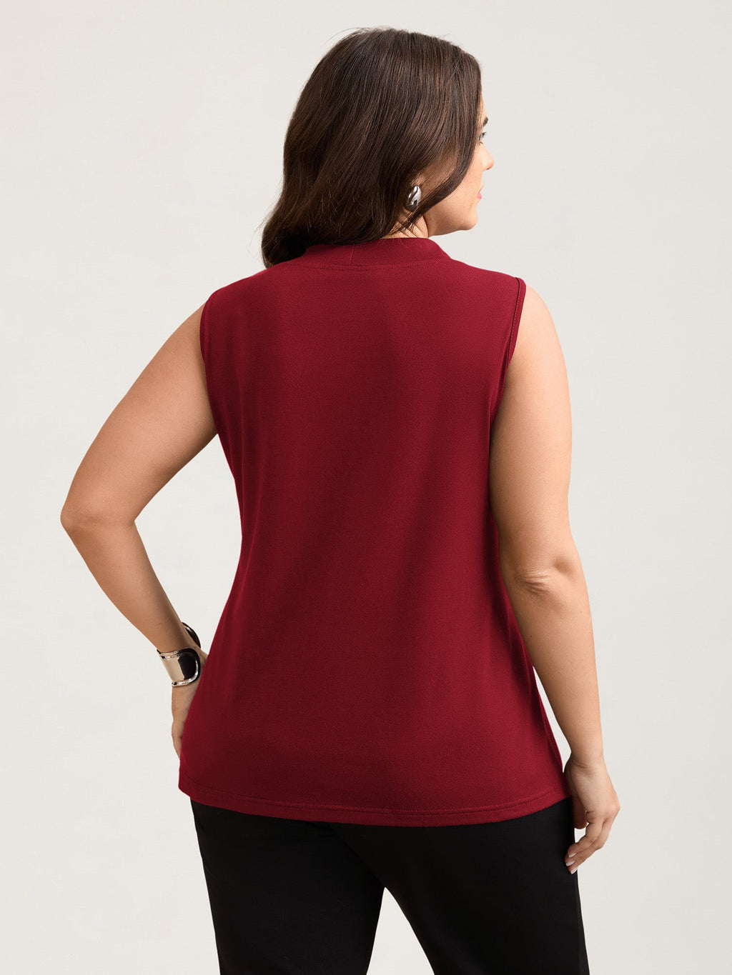 Knotted Neckline Fitted Sleeveless Blouse