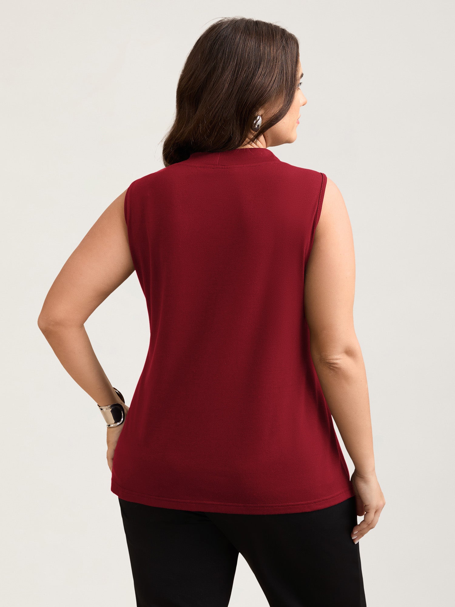 Knotted Neckline Fitted Sleeveless Blouse